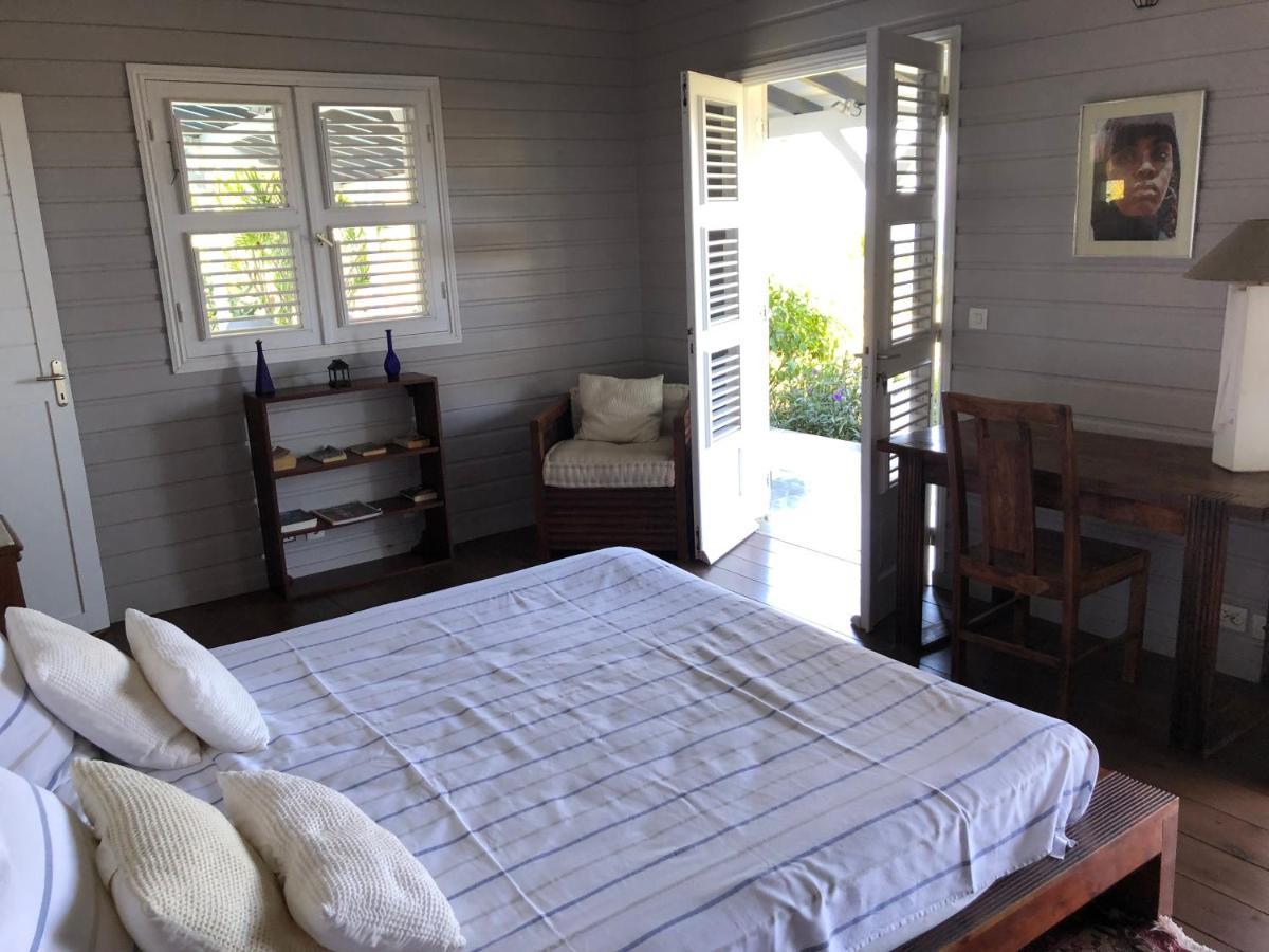 La Maison Bleue - Les Hauts De La Baie Terre-de-Bas ภายนอก รูปภาพ